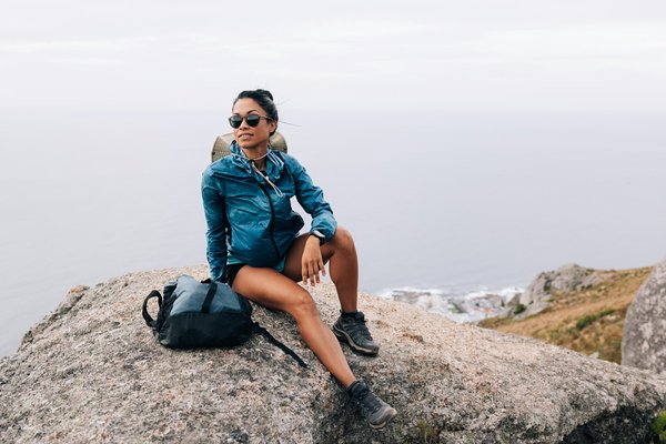 Comment être une femme chic avec une veste coupe-vent stylée